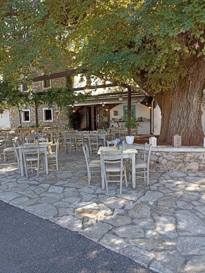 Lovely Studio In Strinilas With Its Own Pool Esterno foto