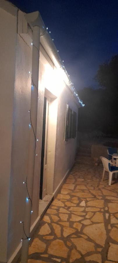 Lovely Studio In Strinilas With Its Own Pool Esterno foto