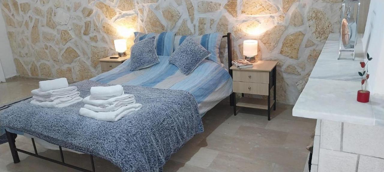 Lovely Studio In Strinilas With Its Own Pool Esterno foto