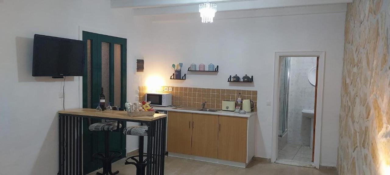 Lovely Studio In Strinilas With Its Own Pool Esterno foto