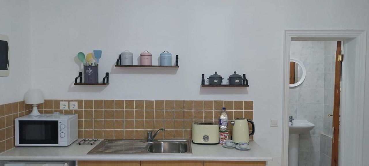Lovely Studio In Strinilas With Its Own Pool Esterno foto