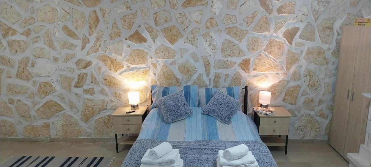 Lovely Studio In Strinilas With Its Own Pool Esterno foto