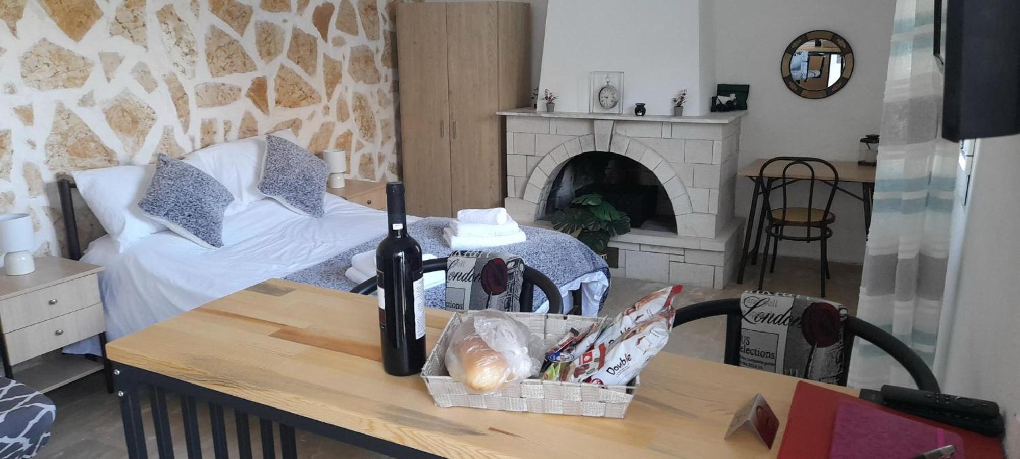 Lovely Studio In Strinilas With Its Own Pool Esterno foto