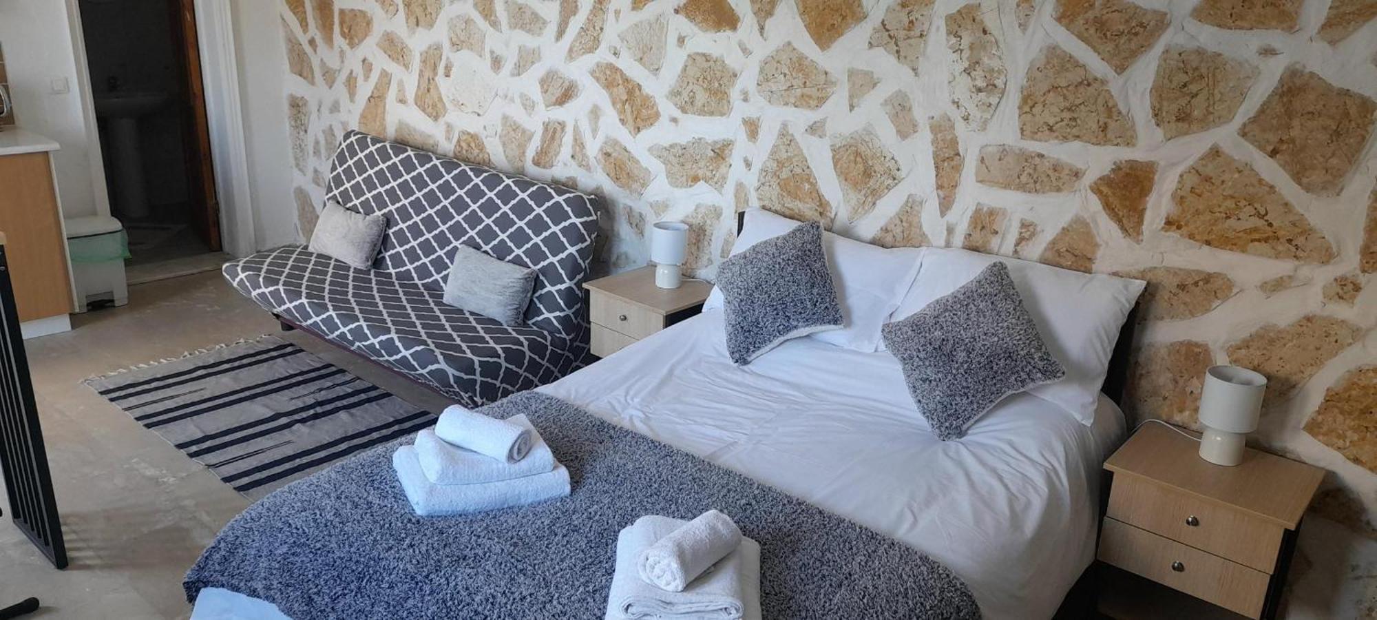 Lovely Studio In Strinilas With Its Own Pool Esterno foto